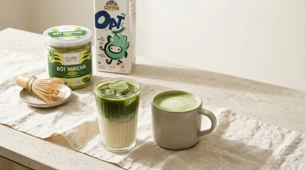 Cách pha matcha latte nóng và đá phân tầng màu xanh ngọc mịn mượt tại nhà cùng bột matcha hữu cơ C'LaVie và sữa yến mạch Captain Oats tại ROOTS