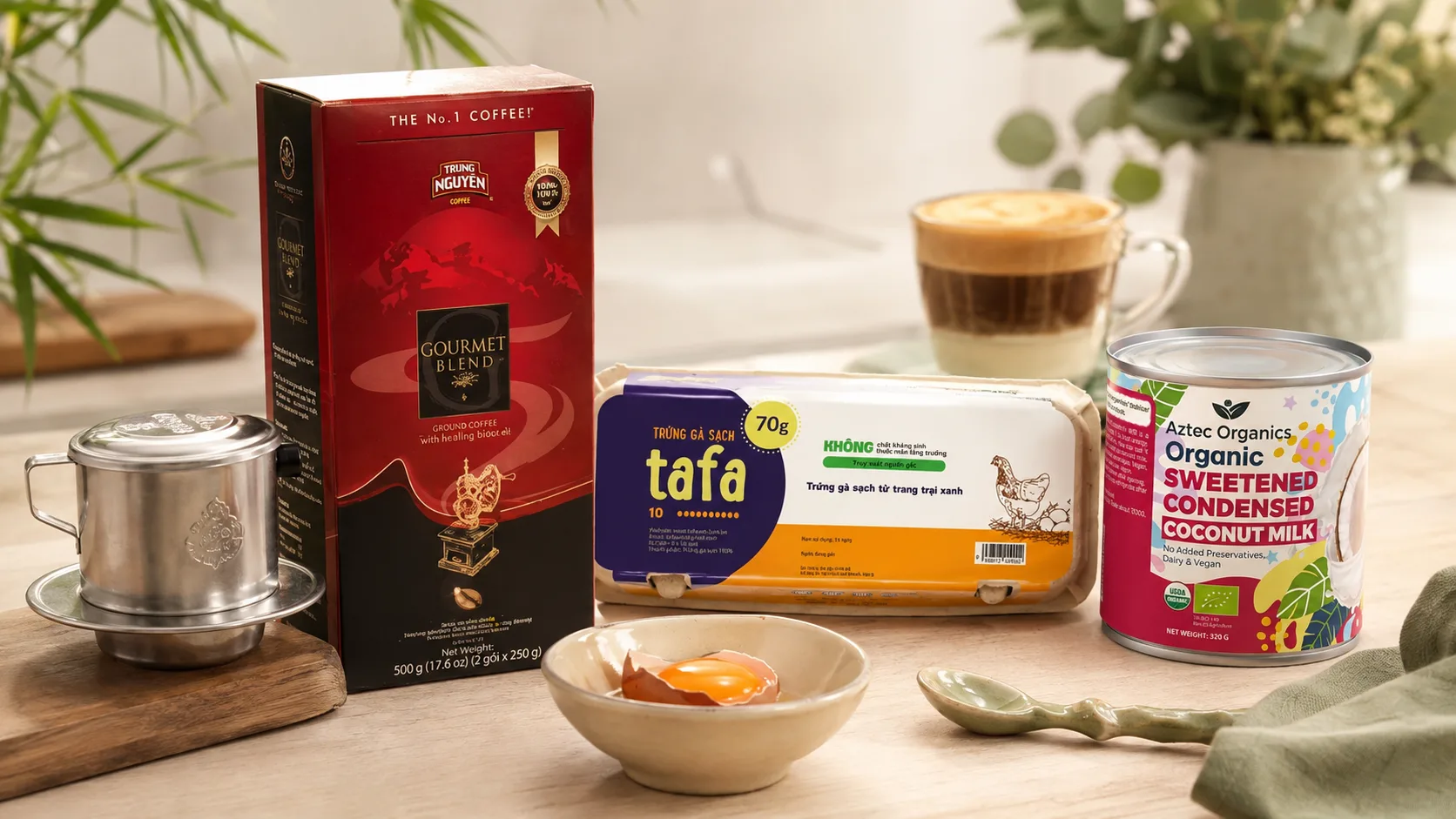 Nguy&ecirc;n liệu l&agrave;m c&agrave; ph&ecirc; trứng gồm c&agrave; ph&ecirc; Robusta, trứng g&agrave; v&agrave; sữa đặc