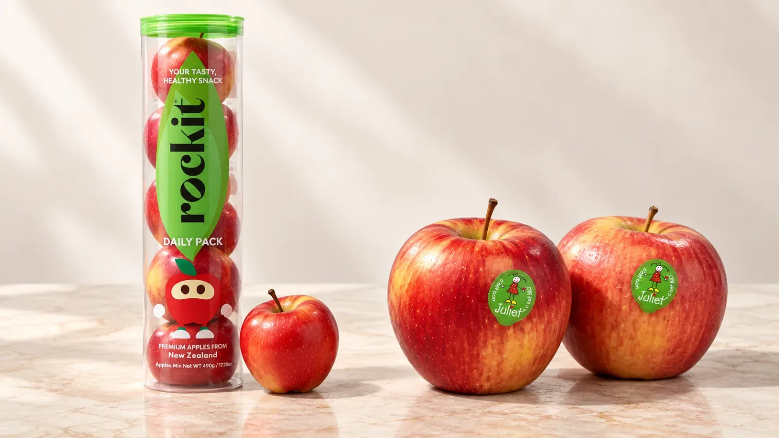 Táo Rockit New Zealand dạng ống nhỏ gọn và táo Juliet Organic Pháp