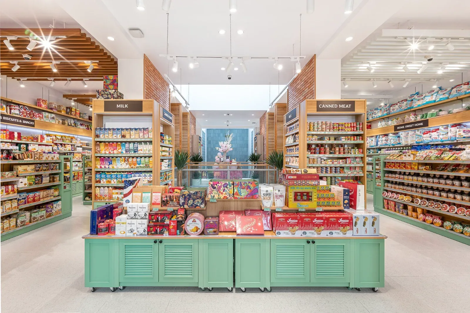 The well-stocked specialty dietary aisles inside the ROOTS grocery store in Ho Chi Minh&nbsp;