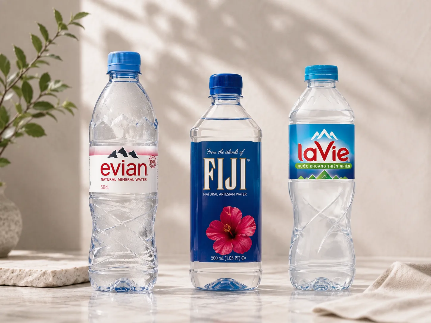 So s&aacute;nh nước kho&aacute;ng Evian, Fiji v&agrave; c&aacute;c d&ograve;ng nước kh&aacute;c