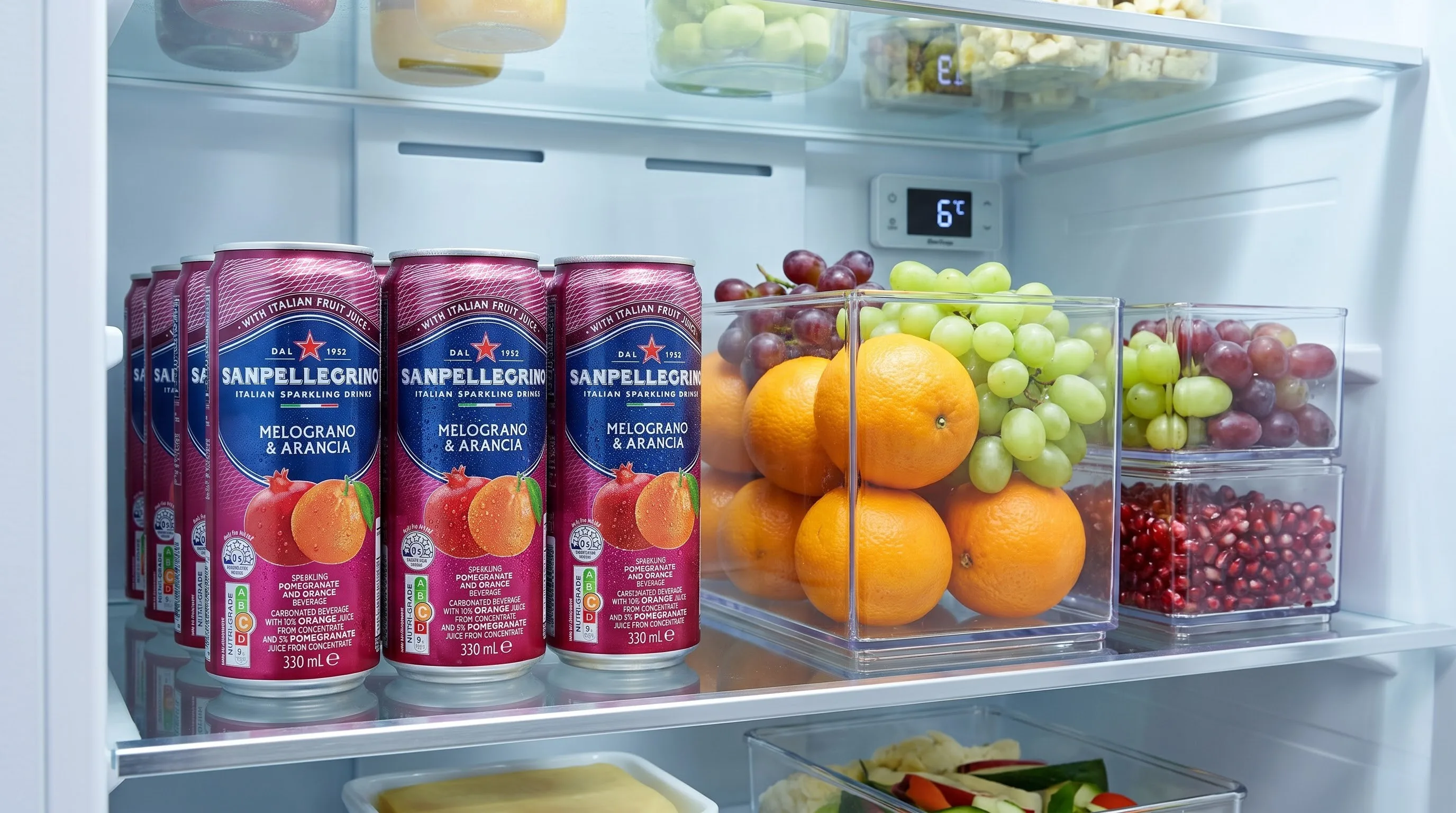 Bảo quản lon nước San Pellegrino cam lựu trong ngăn mát tủ lạnh