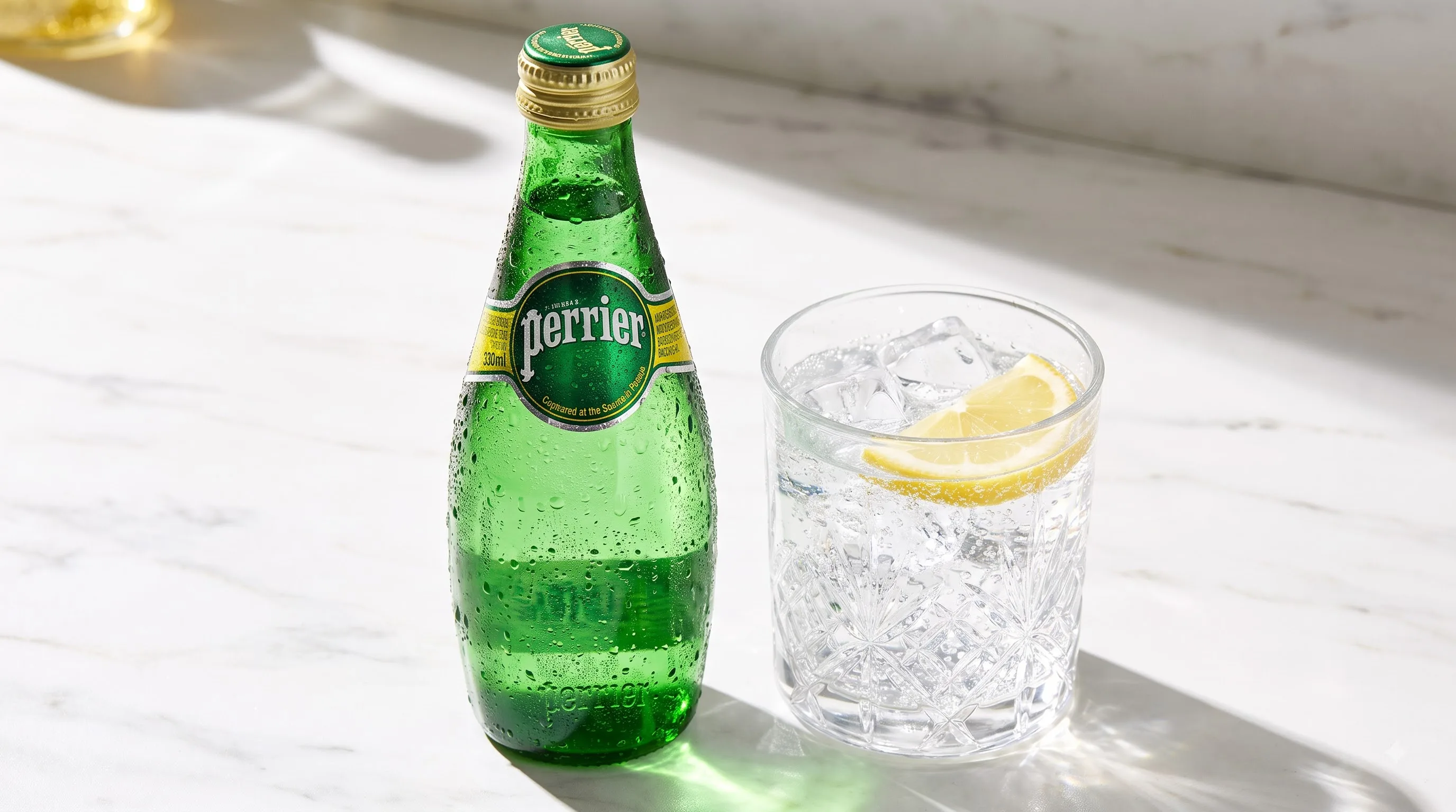 Nước khoáng có ga Perrier 330ml chai thủy tinh chính hãng tại ROOTS